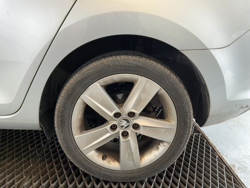 Skoda Rapid Spaceback 1.6 TDI 2015 – снимка 18
