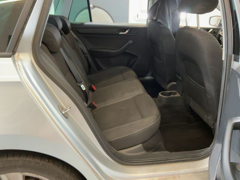 Skoda Rapid Spaceback 1.6 TDI 2015 – снимка 14