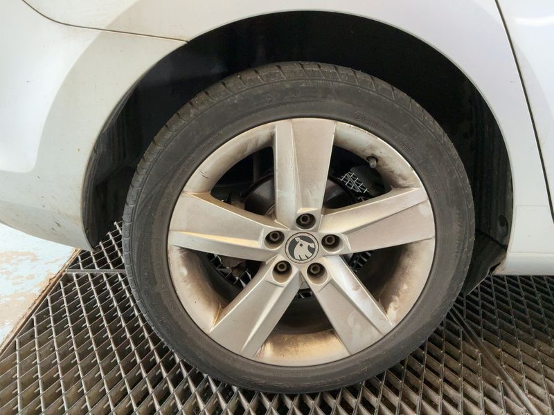 Skoda Rapid Spaceback 1.6 TDI 2015 – снимка 19