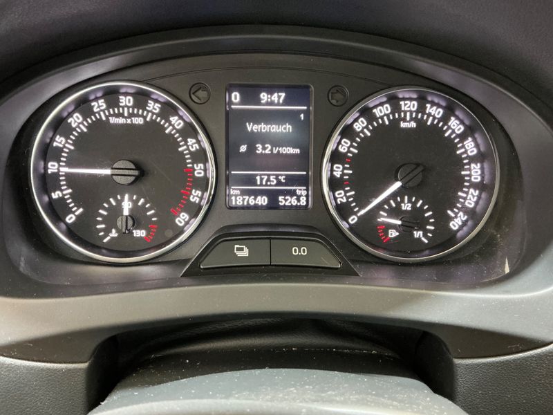 Skoda Rapid Spaceback 1.6 TDI 2015 – снимка 13