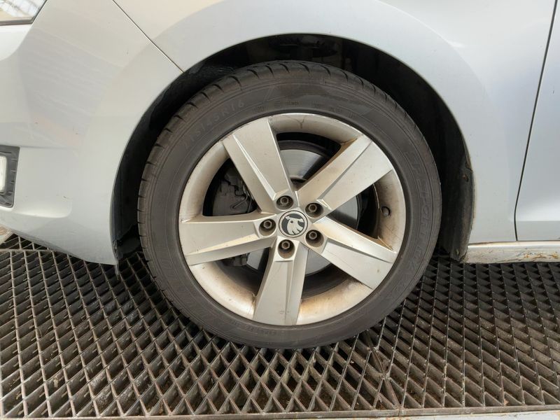 Skoda Rapid Spaceback 1.6 TDI 2015 – снимка 17