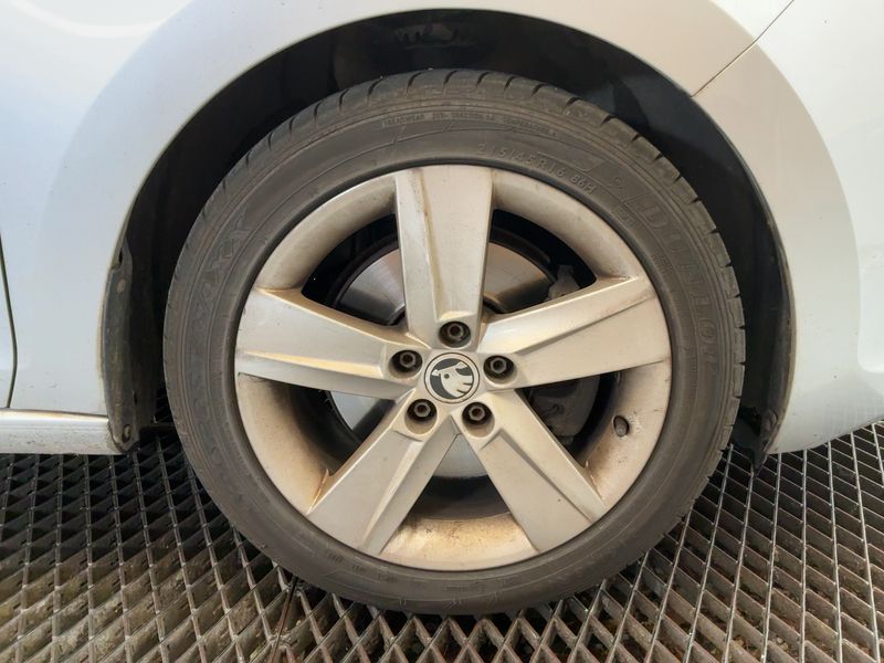 Skoda Rapid Spaceback 1.6 TDI 2015 – снимка 20