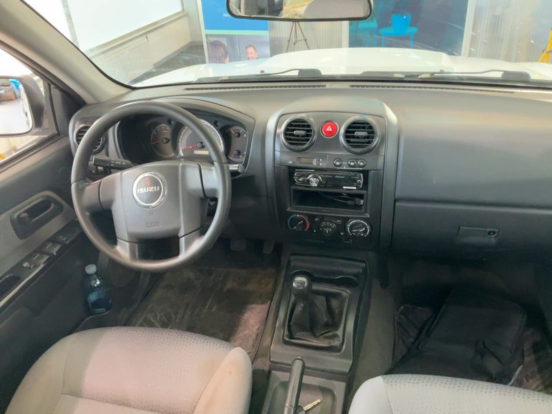 Isuzu D-MAX 2.5 Turbodiesel Double Cab Basis 4WD 2012 – снимка 18