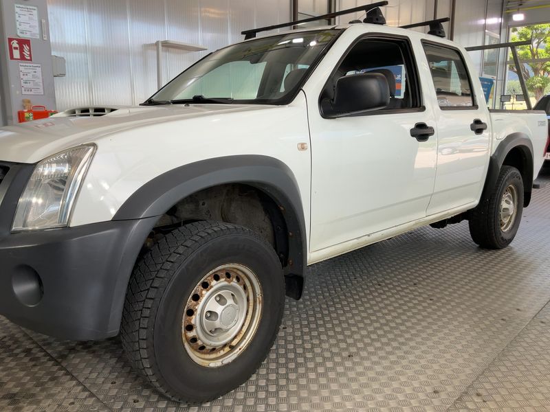Isuzu D-MAX 2.5 Turbodiesel Double Cab Basis 4WD 2012 – снимка 2