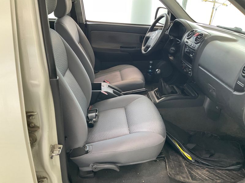 Isuzu D-MAX 2.5 Turbodiesel Double Cab Basis 4WD 2012 – снимка 38