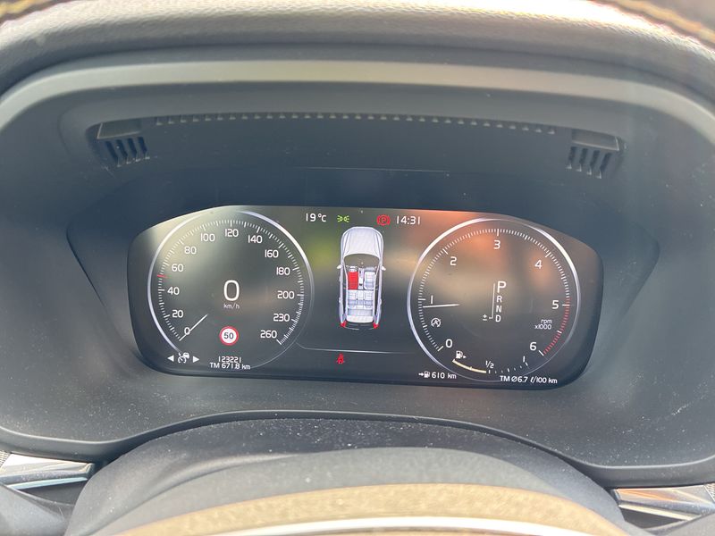 Volvo XC60 2.0 D4 R-Design 2WD 2019 – снимка 12