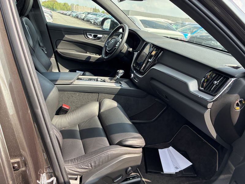 Volvo XC60 2.0 D4 R-Design 2WD 2019 – снимка 10