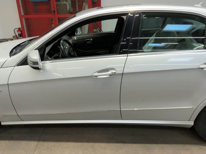 Mercedes-Benz E-Klasse E 200 CGI BlueEfficiency Elegance 2010 – снимка 4