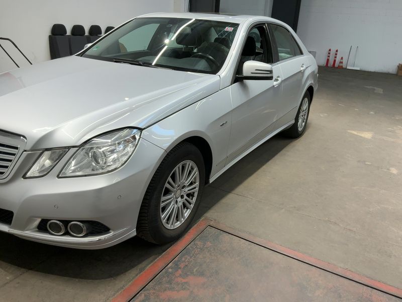 Mercedes-Benz E-Klasse E 200 CGI BlueEfficiency Elegance 2010 – снимка 2