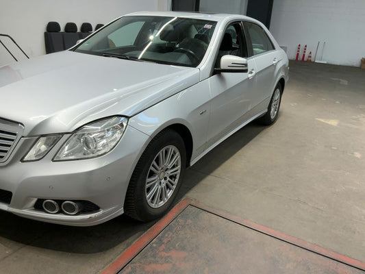 Mercedes-Benz E-Klasse E 200 CGI BlueEfficiency Elegance 2010 – снимка 2
