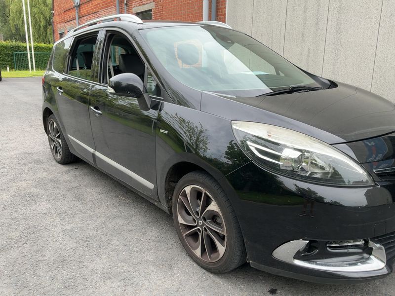 Renault Grand Scenic 1.6 dCi BOSE Edition 2014 – снимка 12