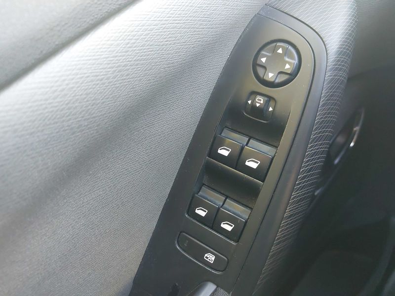 Citroen C4 Picasso 1.6 e-HDi Intensive 2013 – снимка 27