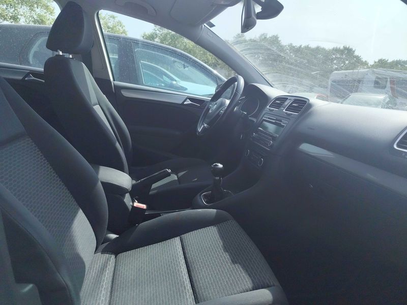 Volkswagen Golf VI 1.6 TDI Advance BlueMotion Tech 2011 – снимка 10