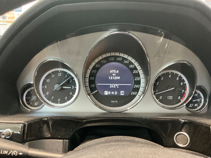 Mercedes-Benz E-Klasse E 200 CGI BlueEfficiency Avantgarde 2009 – снимка 18