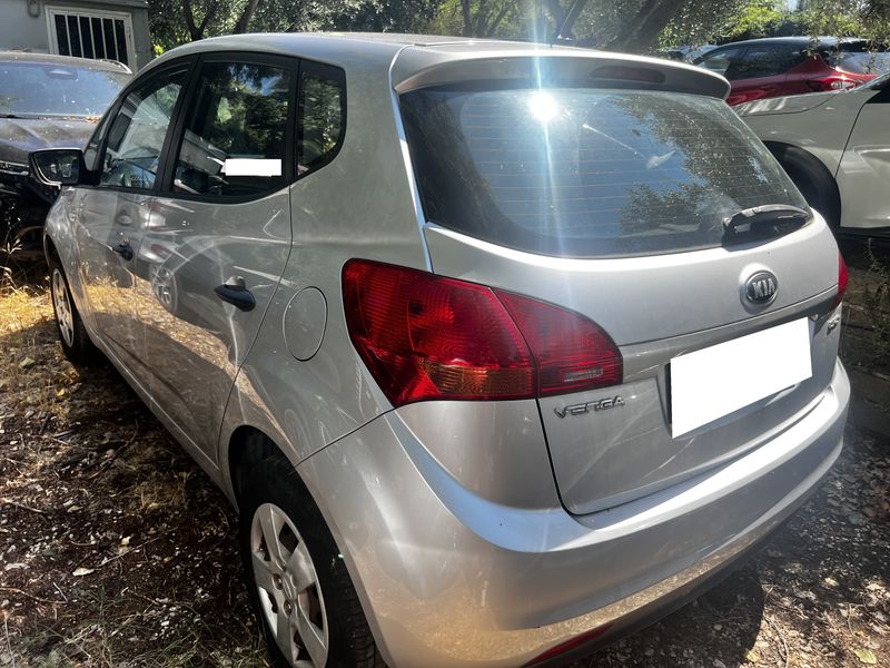 Kia Venga 1.4 CRDi Easy 2013 – снимка 3