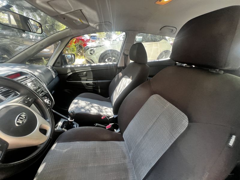 Kia Venga 1.4 CRDi Easy 2013 – снимка 10
