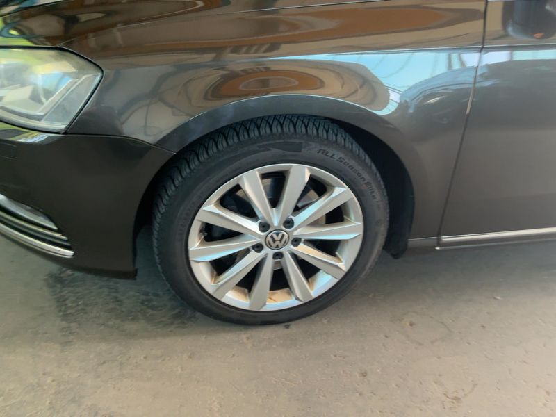Volkswagen Passat 2.0 TDI Highline BlueMotion Tech 2013 – снимка 17