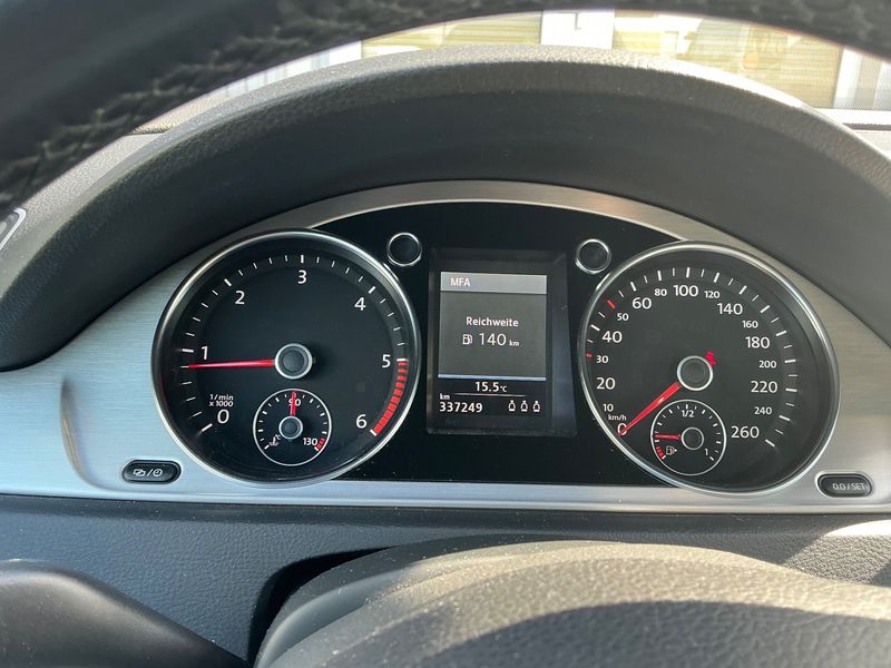 Volkswagen Passat 2.0 TDI Highline BlueMotion Tech 2013 – снимка 13