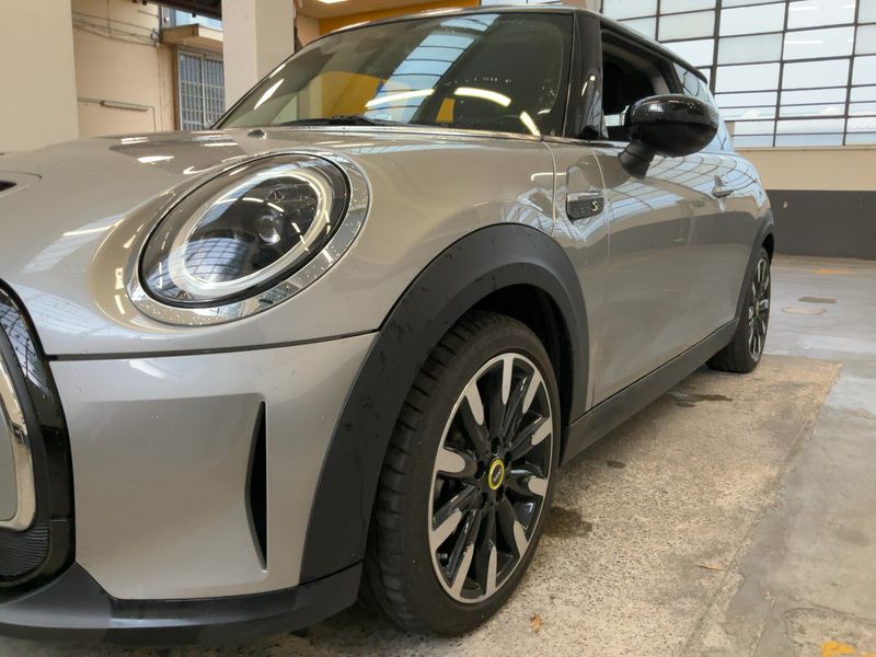 MINI Cooper SE Essential Trim 2023 – снимка 2