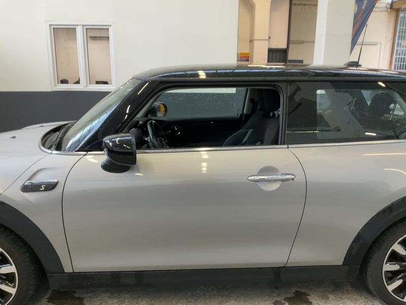 MINI Cooper SE Essential Trim 2023 – снимка 4