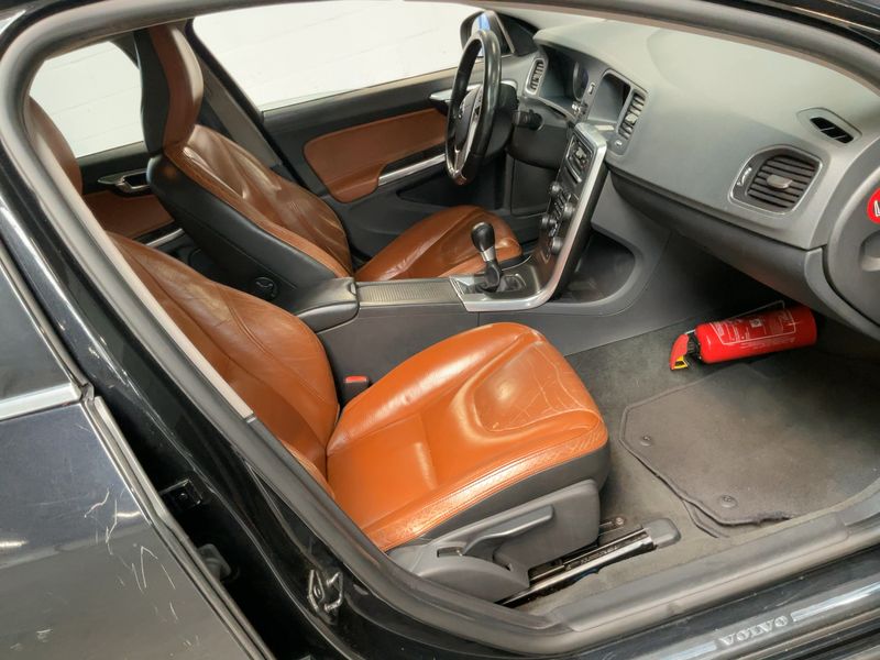 Volvo S60 2.0 D4 Momentum 2011 – снимка 16