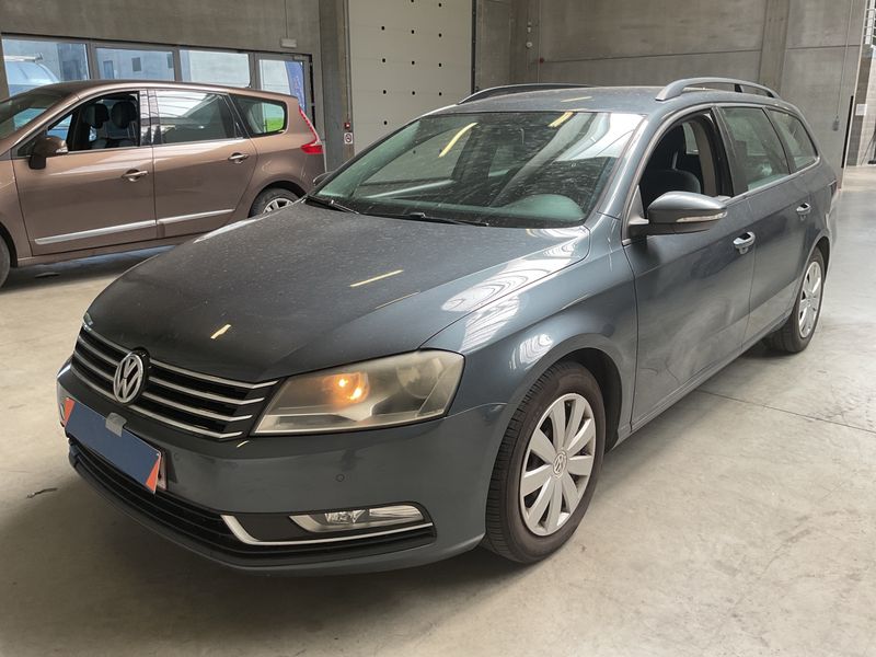 Volkswagen Passat 1.6 TDI Trendline BlueMotion Tech 2012 – снимка 1