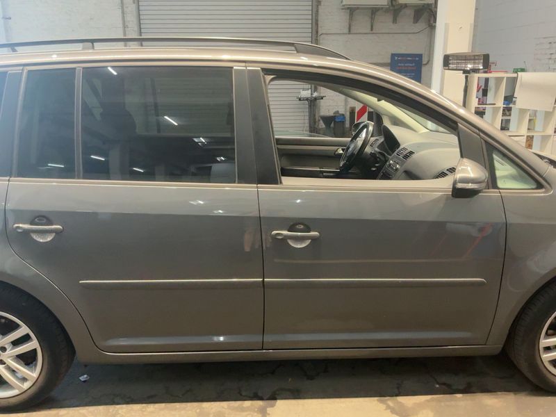 Volkswagen Touran 1.6 TDI Comfortline 2011 – снимка на щета 10