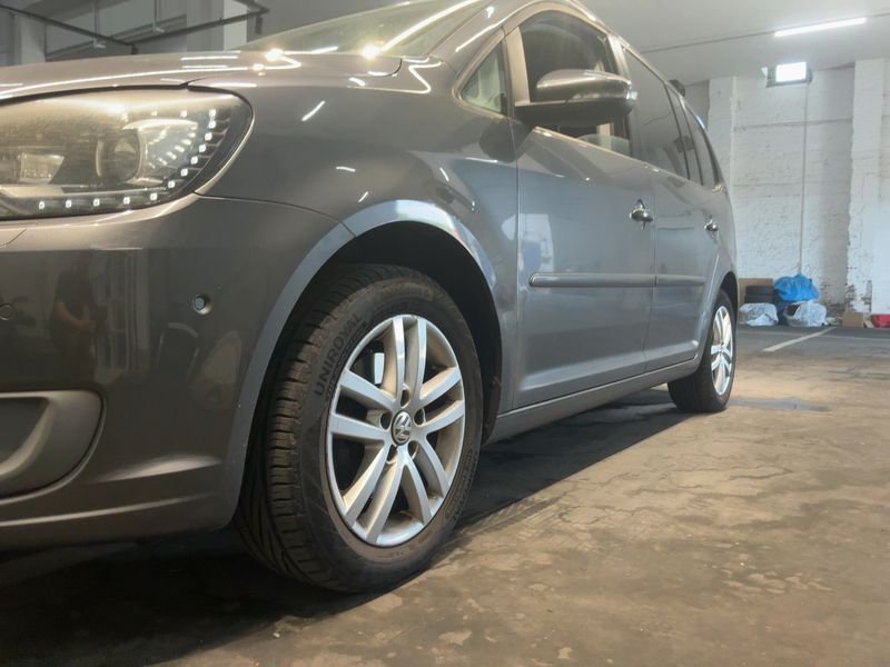 Volkswagen Touran 1.6 TDI Comfortline 2011 – снимка на щета 2