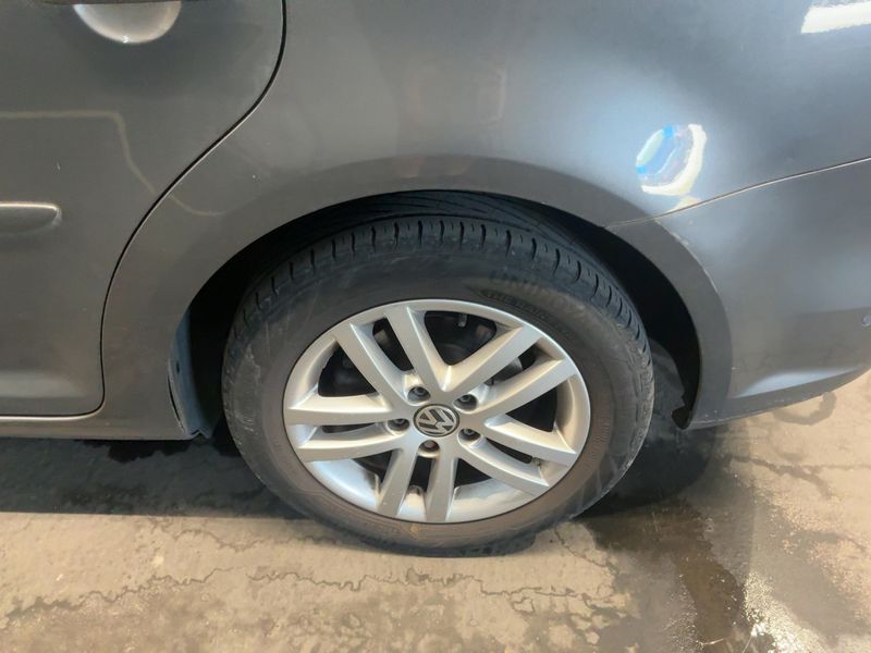 Volkswagen Touran 1.6 TDI Comfortline 2011 – снимка 5