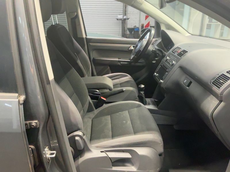 Volkswagen Touran 1.6 TDI Comfortline 2011 – снимка 17