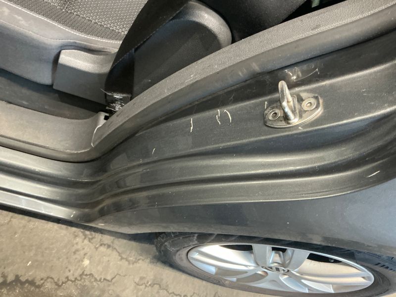 Volkswagen Touran 1.6 TDI Comfortline 2011 – снимка на щета 43