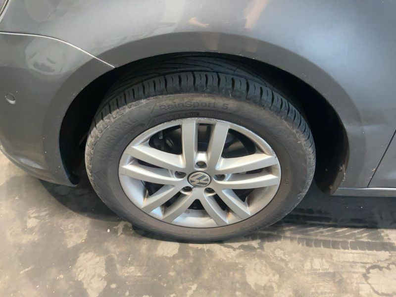 Volkswagen Touran 1.6 TDI Comfortline 2011 – снимка на щета 3