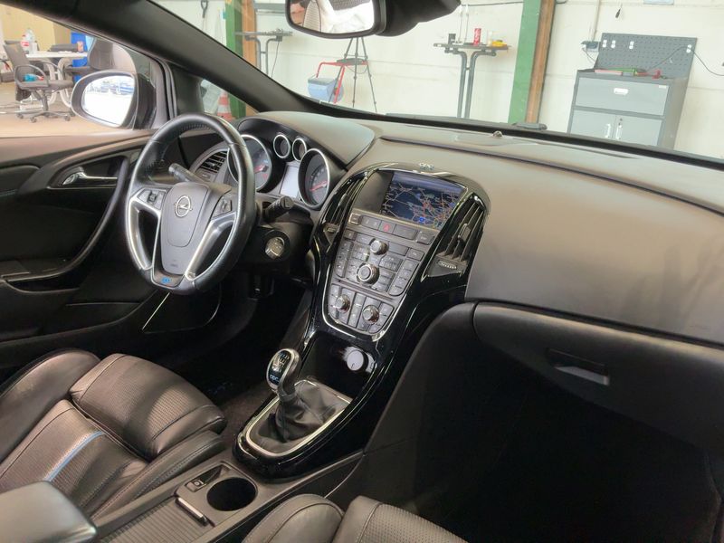 Opel Astra GTC 2.0 Turbo OPC 2015 – снимка 17
