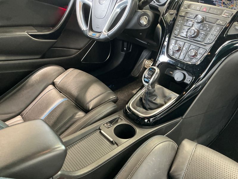Opel Astra GTC 2.0 Turbo OPC 2015 – снимка 28