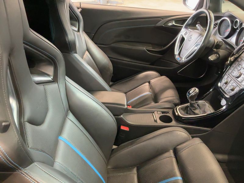 Opel Astra GTC 2.0 Turbo OPC 2015 – снимка 16