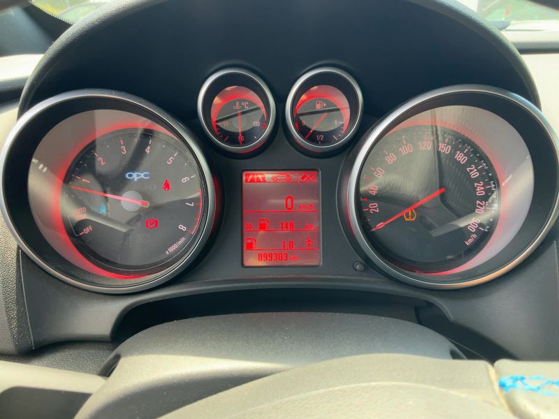 Opel Astra GTC 2.0 Turbo OPC 2015 – снимка 18