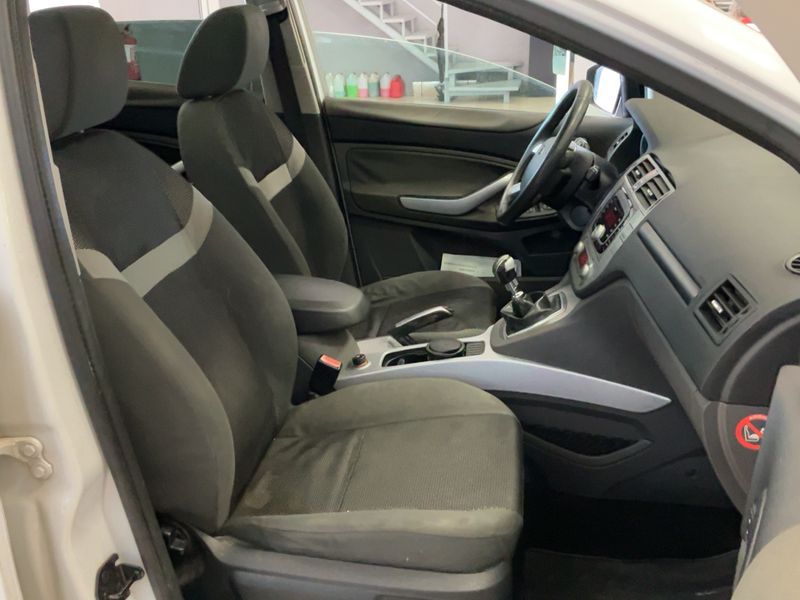 Ford Kuga 2.0 TDCi Trend 2010 – снимка 16