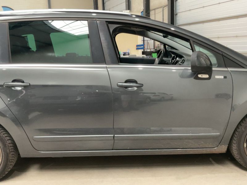 Peugeot 5008 1.6 HDi Style 2015 – снимка 10
