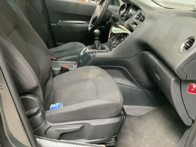 Peugeot 5008 1.6 HDi Style 2015 – снимка 16