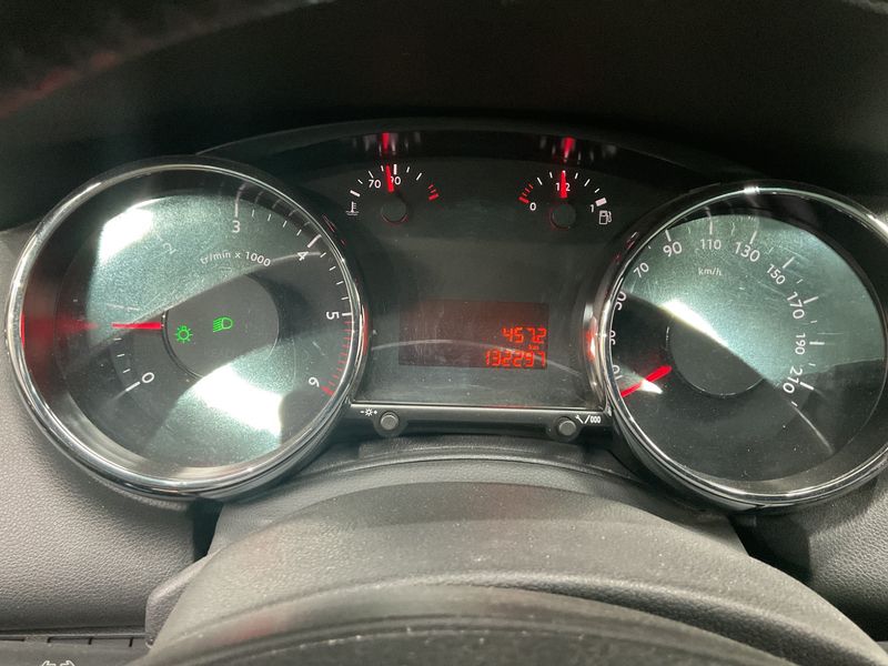 Peugeot 5008 1.6 HDi Style 2015 – снимка 18