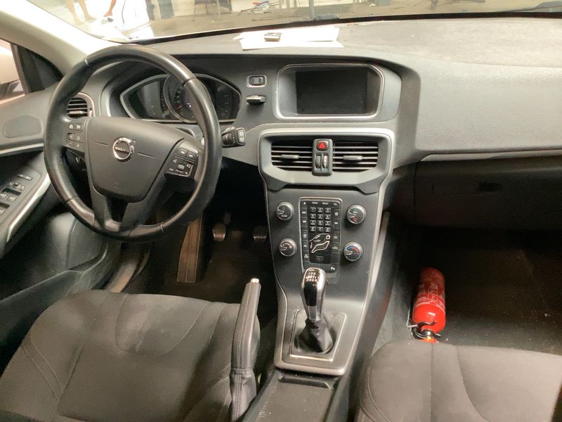 Volvo V40 2.0 D2 Kinetic 2017 – снимка 17