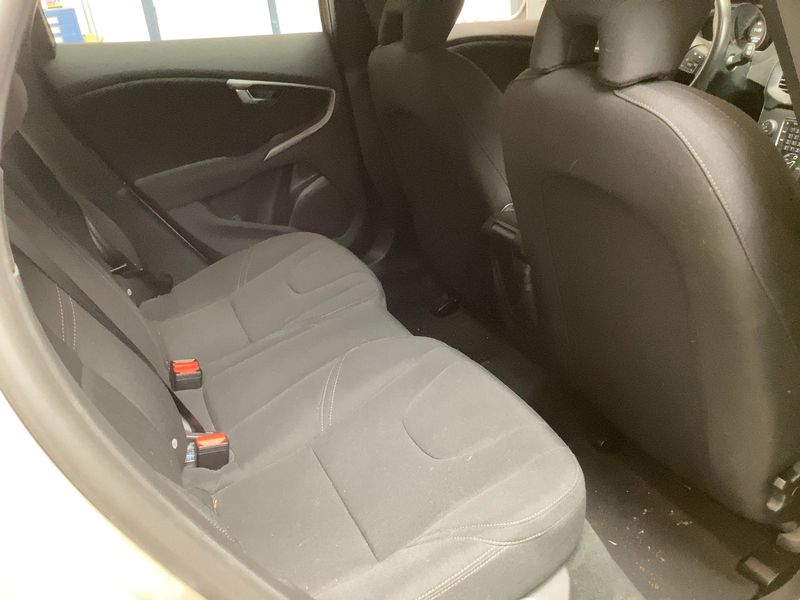 Volvo V40 2.0 D2 Kinetic 2017 – снимка 19