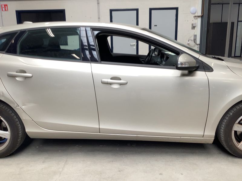 Volvo V40 2.0 D2 Kinetic 2017 – снимка 10