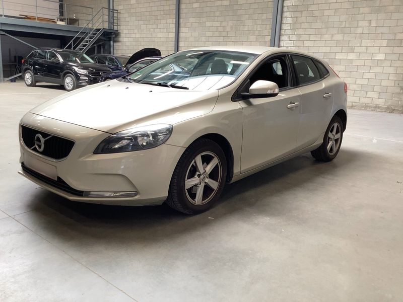 Volvo V40 2.0 D2 Kinetic 2017 – снимка 1