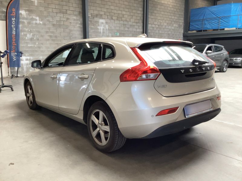 Volvo V40 2.0 D2 Kinetic 2017 – снимка 6