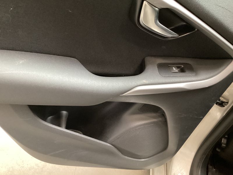 Volvo V40 2.0 D2 Kinetic 2017 – снимка 28