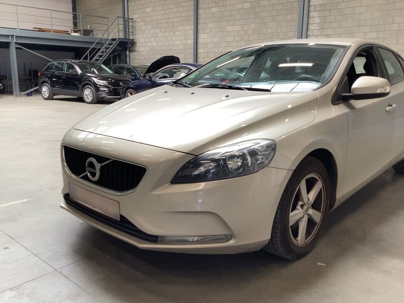 Volvo V40 2.0 D2 Kinetic 2017 – снимка 2