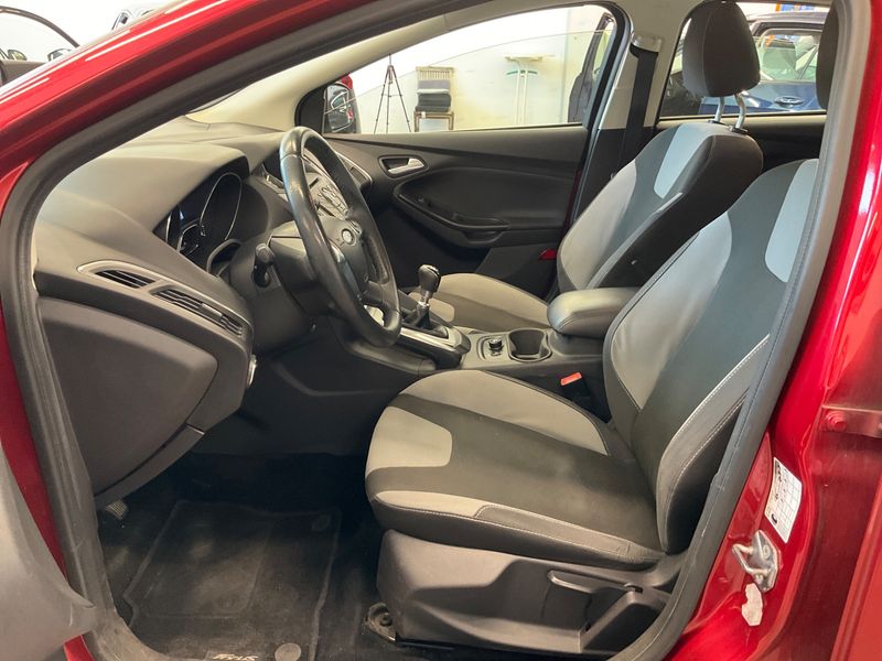 Ford Focus 1.0 EcoBoost Champions Edition 2012 – снимка 3