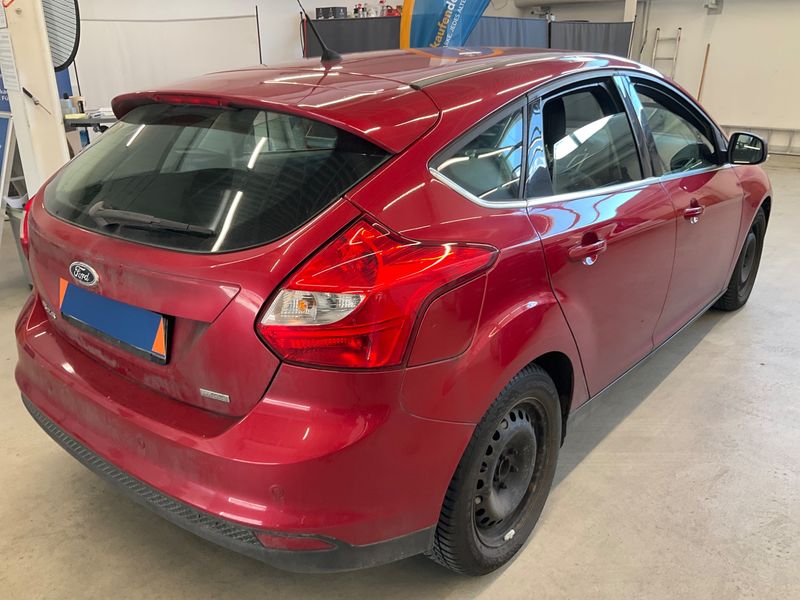 Ford Focus 1.0 EcoBoost Champions Edition 2012 – снимка 2