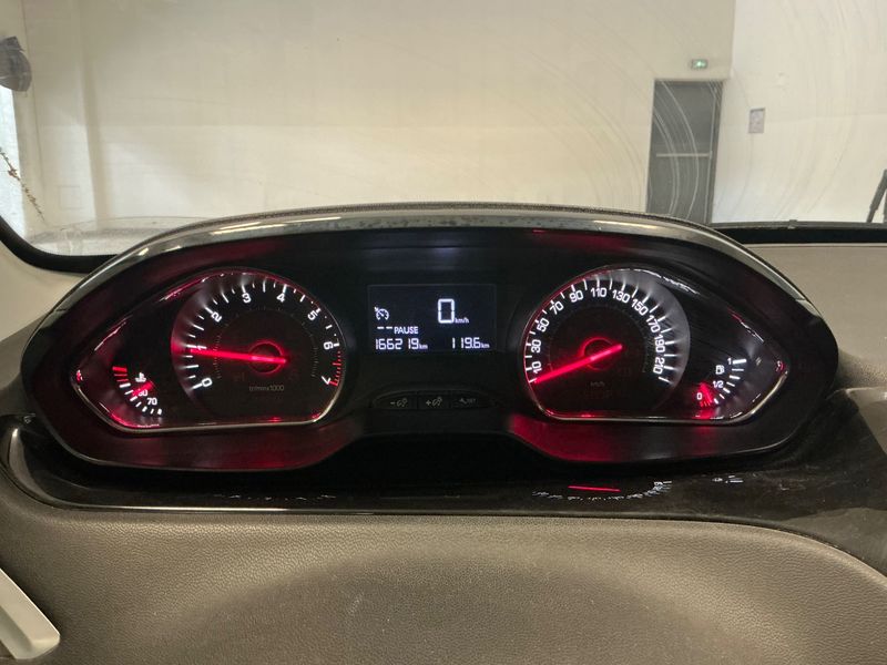 Peugeot 208 1.2 PureTech Style 2014 – снимка 4